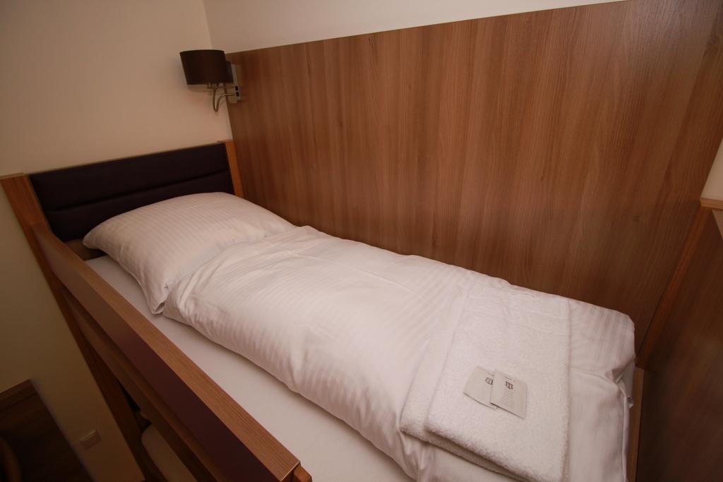 Slamba Hostel Аугсбург Номер фото