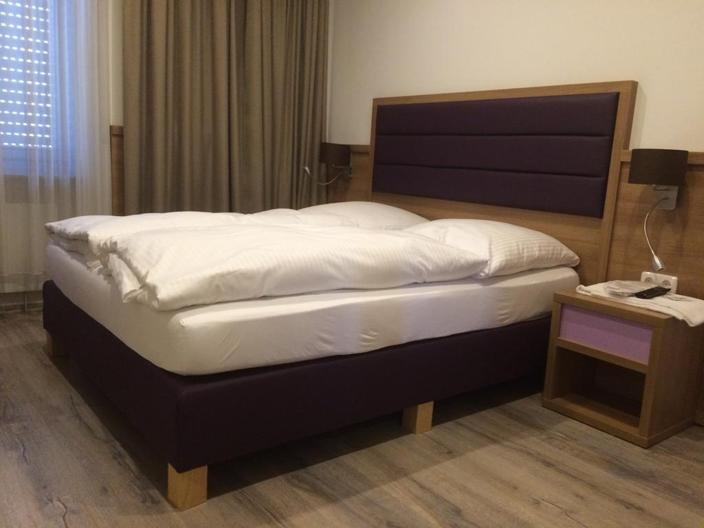 Slamba Hostel Аугсбург Номер фото